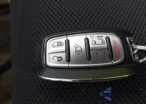 2017 Chrysler Pacifica Touring из США, поврежденный, VIN 2C4RC1DG0HR770874